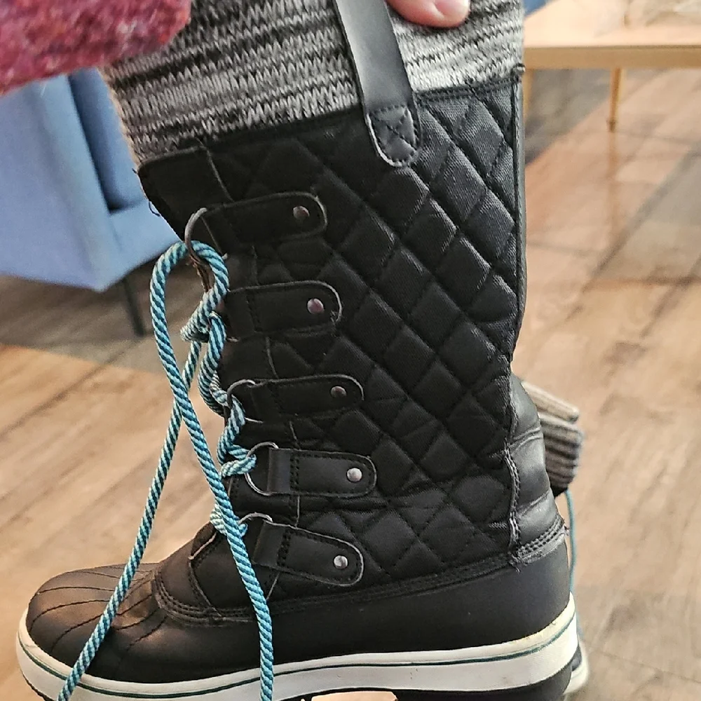 Totes Black Gray Winter Boots with Blue Laces SIZE 7 Medium Outdoor Water Snow